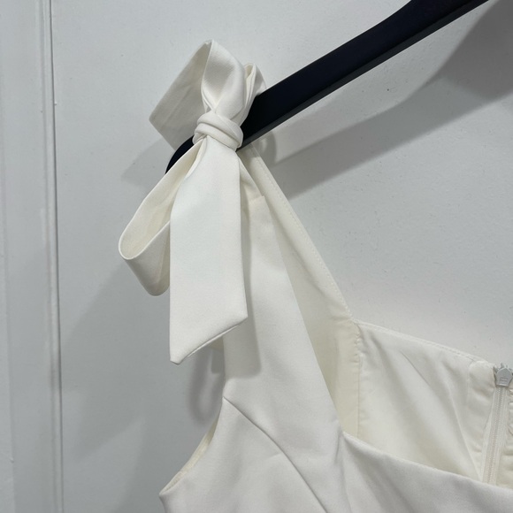 White dress with shoulder ties - Picture 3 of 8